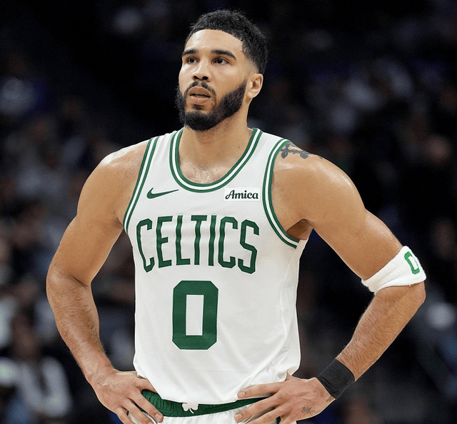 NG大舞台塔图姆回归赛场，问鼎冠军首场状态亮眼，曼联观众沸腾！的简单介绍